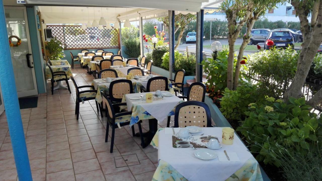 Albergo Elena Garni Caorle Exteriör bild