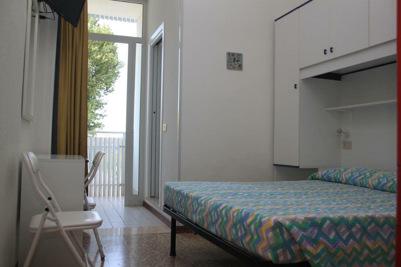 Albergo Elena Garni Caorle Exteriör bild
